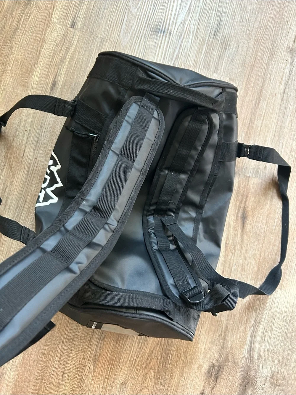 Helly Hansen Duffle Bag 30L, converts to backpack. Waterproof, soft, material